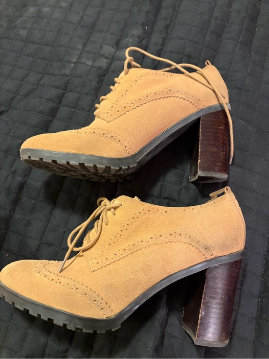 Tommy Hilfiger Shoes - Tommy Hilfiger Women's Tan Suede Lace-Up Block Heel Oxfords